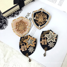 Vintage Shield Brooch for Women Girl Coat Apparel Accessories Zircon Euro American Badge Fashion Jewelry Handmade Wholesale Gift